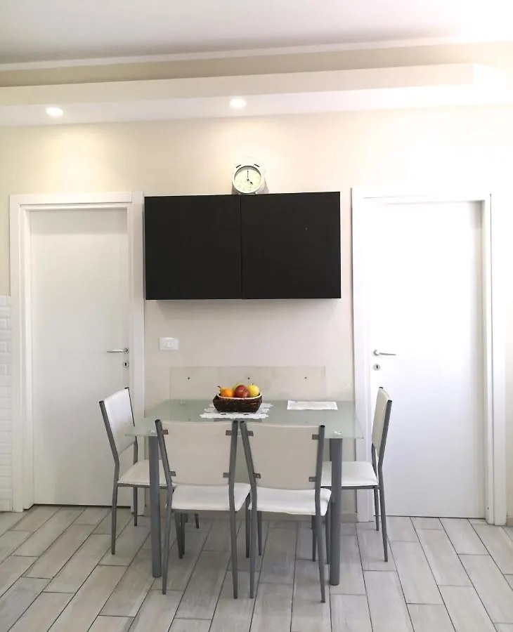 3-Tourist House Bologna-Mansarda - Self Check-In Apartman 0*, Bologna