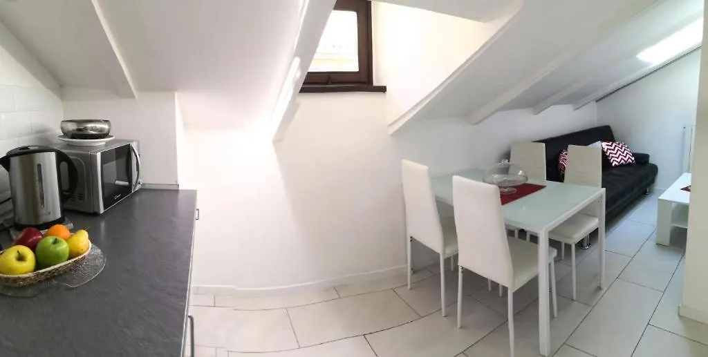 3-Tourist House Bologna-Mansarda - Self Check-In Apartman 0*, Bologna
