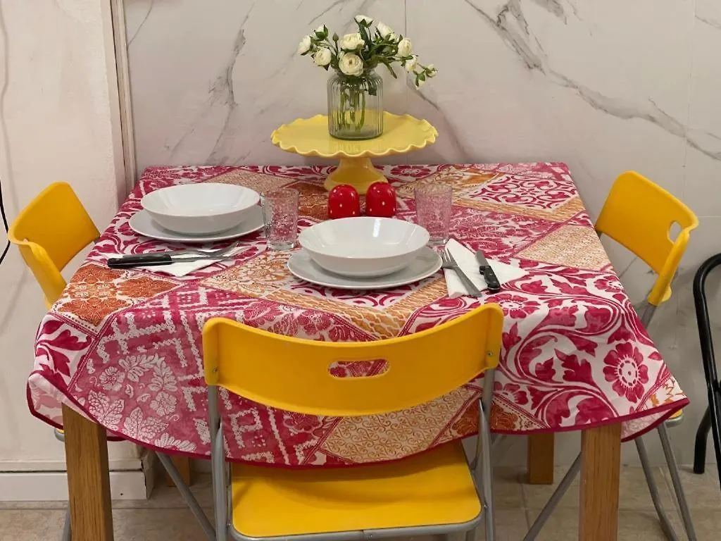 3-Tourist House Bologna-Mansarda - Self Check-In Apartman 0*, Bologna Olaszország