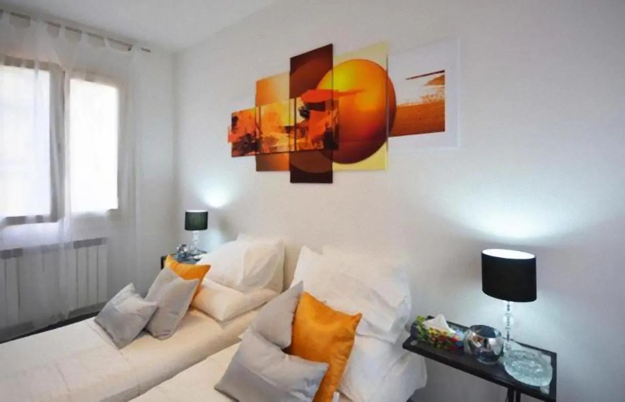 3-Tourist House Bologna-Mansarda - Self Check-In Lejlighed 0*, Bologna Italien